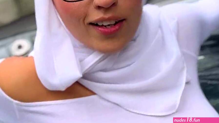 Hijabi Aaliyah Yasin sucks DirtySpringboks cock in the hot tub and gets his cum on her glasses