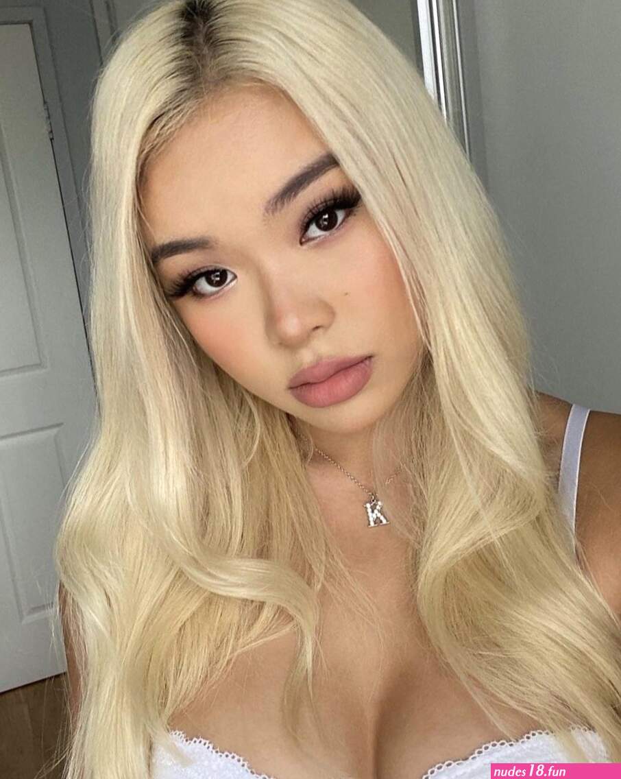 Blonde ABG