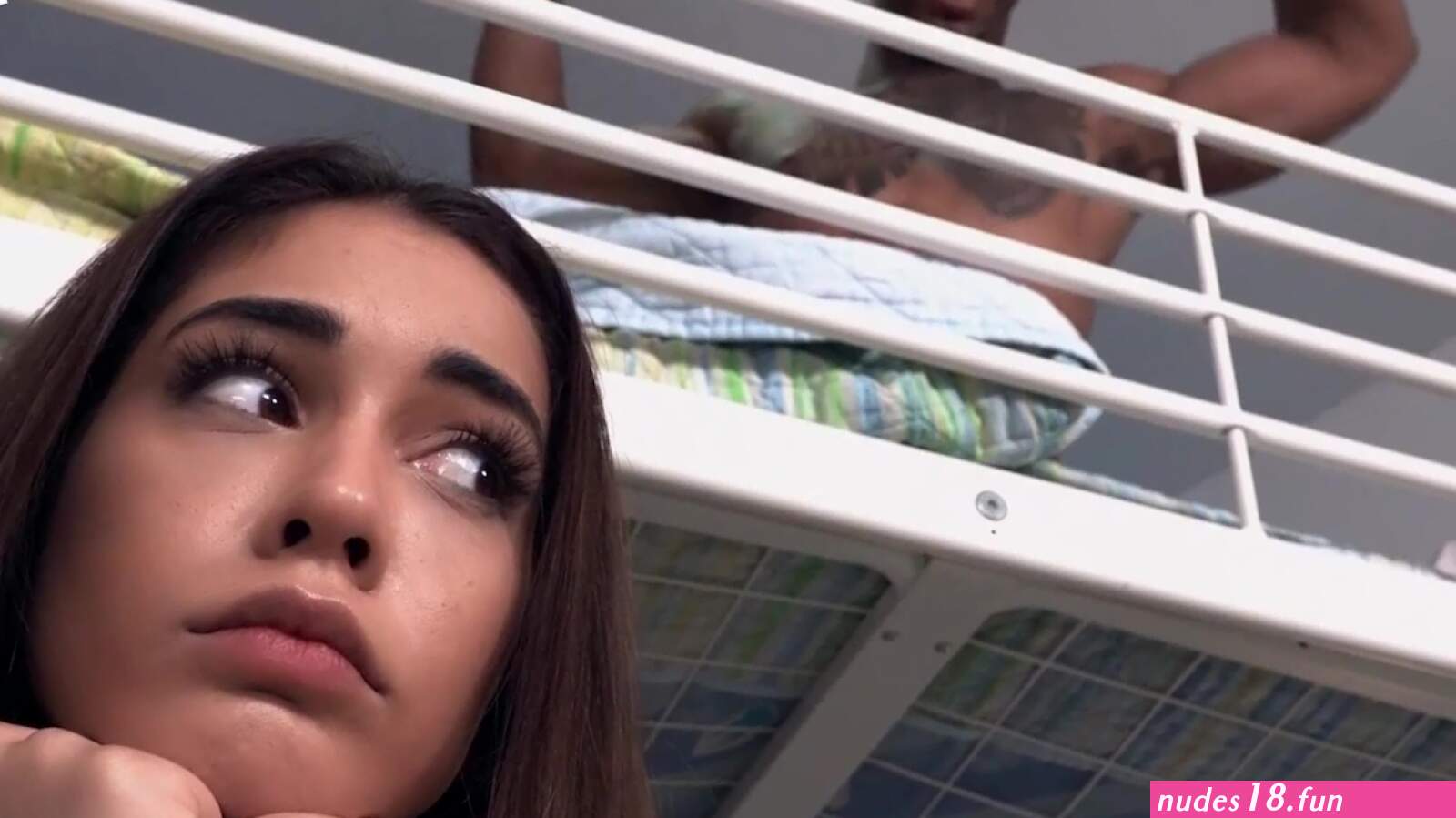 Ginebra bellucci seduziu um bbc para uma rapidinha no beliche