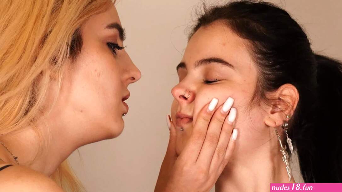 Lesbian Face Slapping