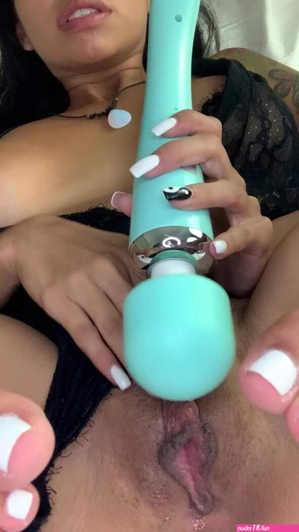 Latina Luisa loves her vibrator