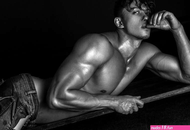THE HOT FITNESS MODEL