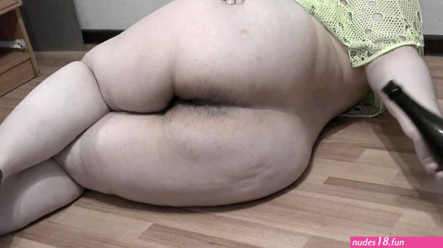 I masturbate my big ass to orgasm.