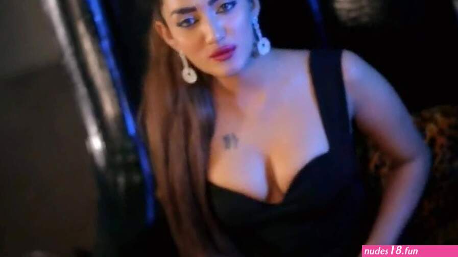 Mathira showing boobs in live tv show