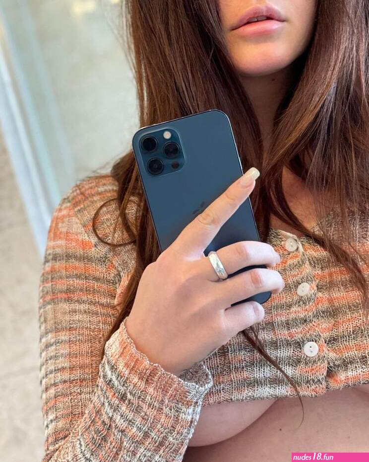 Lana Del Rey looks gorgeous in new Instagram photo: So nice just having my OnlyFans account