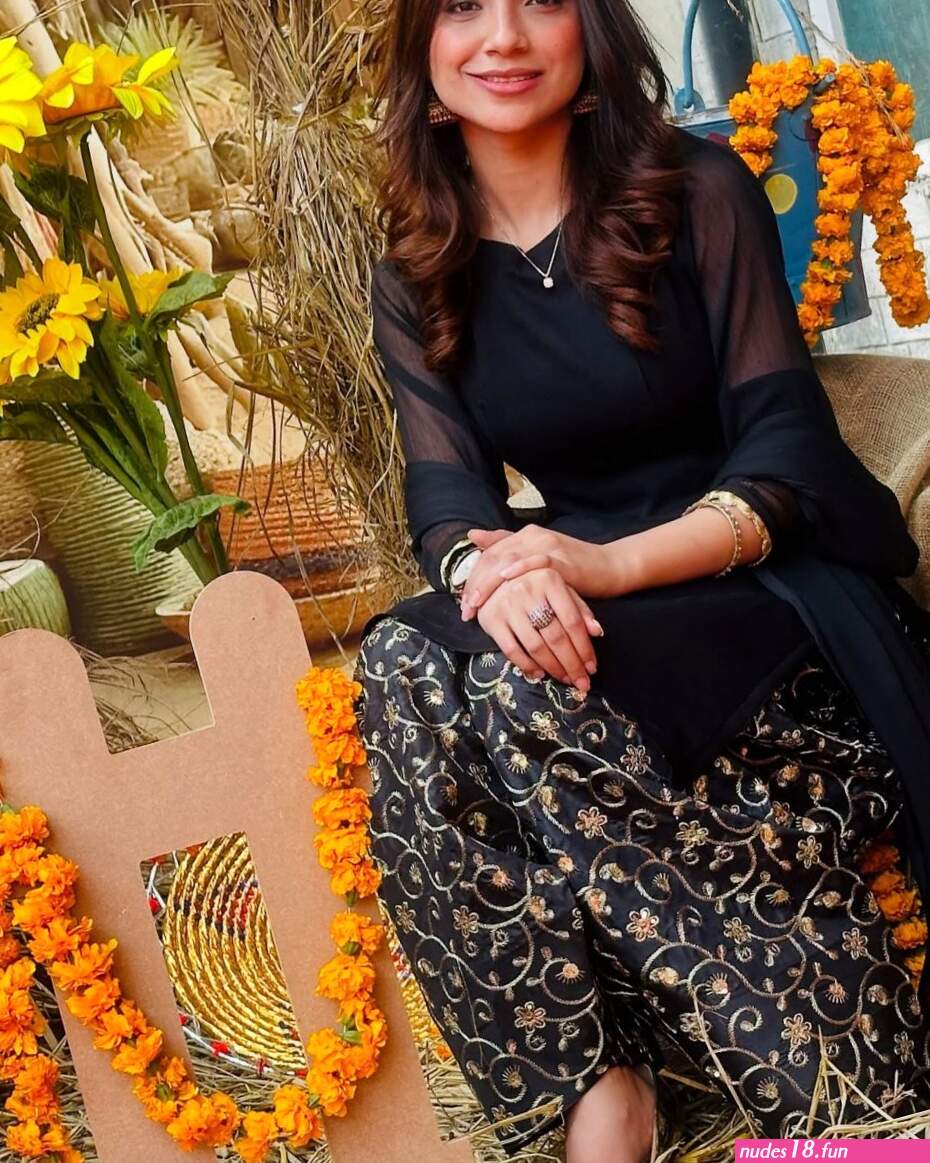 Sajal Malik famous paki YouTuber