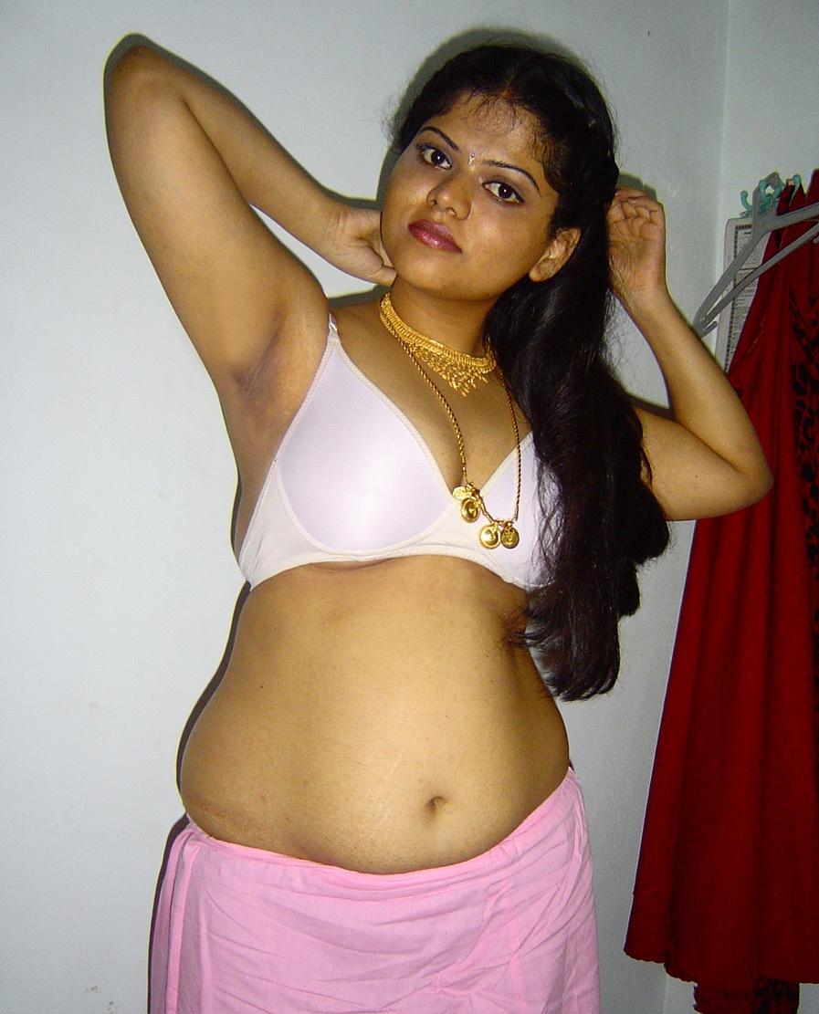 aunty pic hd saree remove