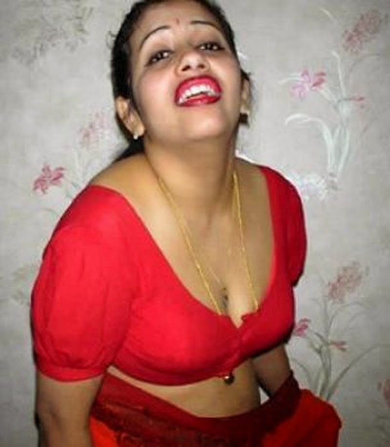 aunty pic hd saree remove