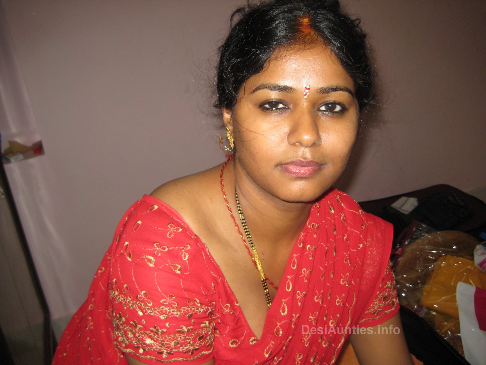 aunty pic hd saree remove