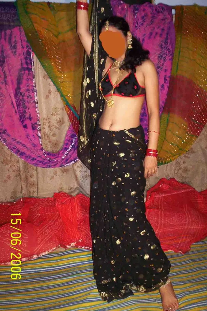 aunty pic hd saree remove