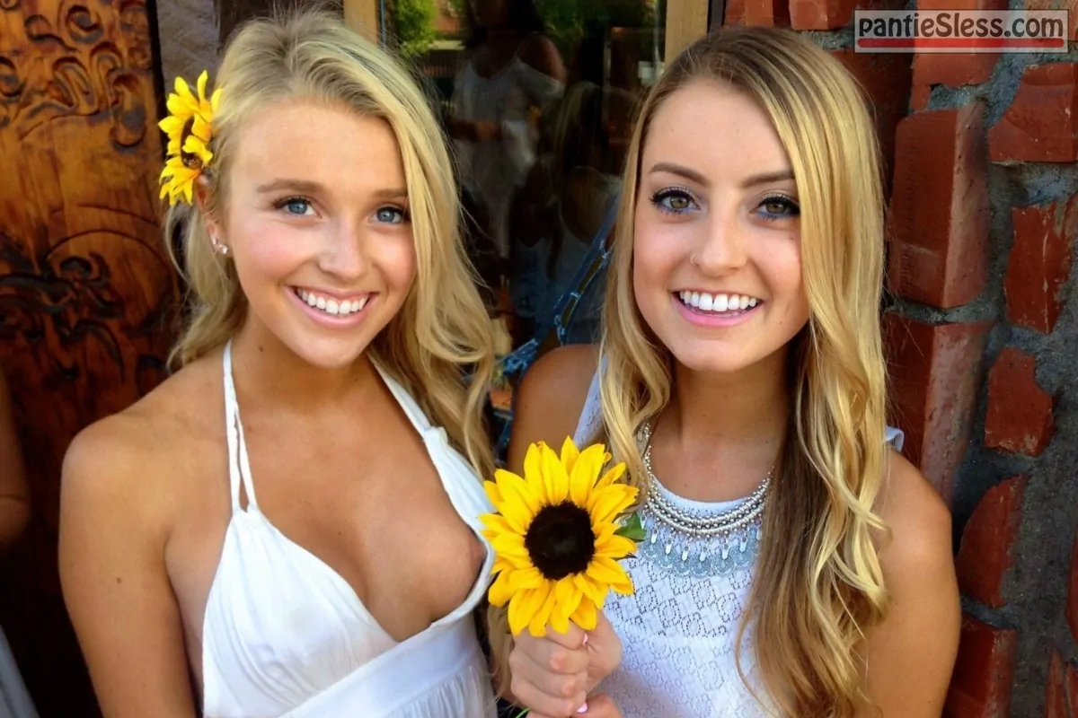 accidentally side boobs pic