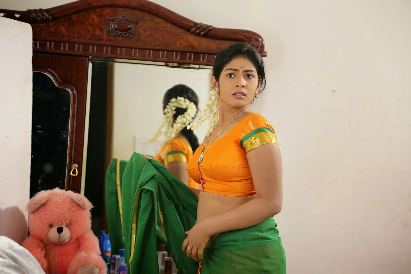 aunty pic hd saree remove