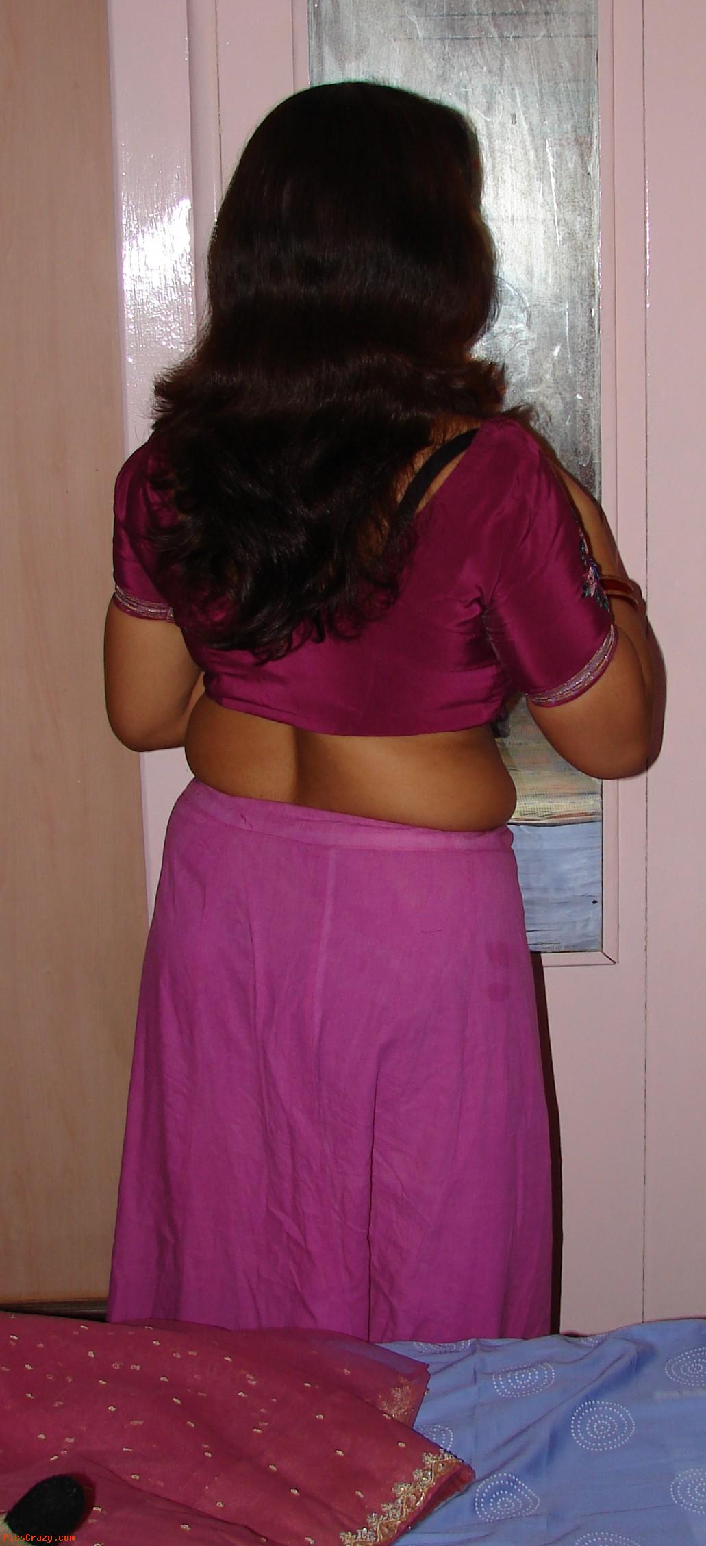 aunty pic hd saree remove