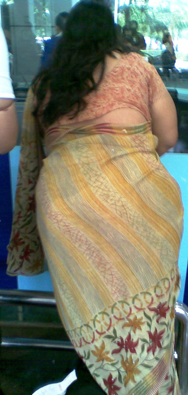 wet aunty gaand