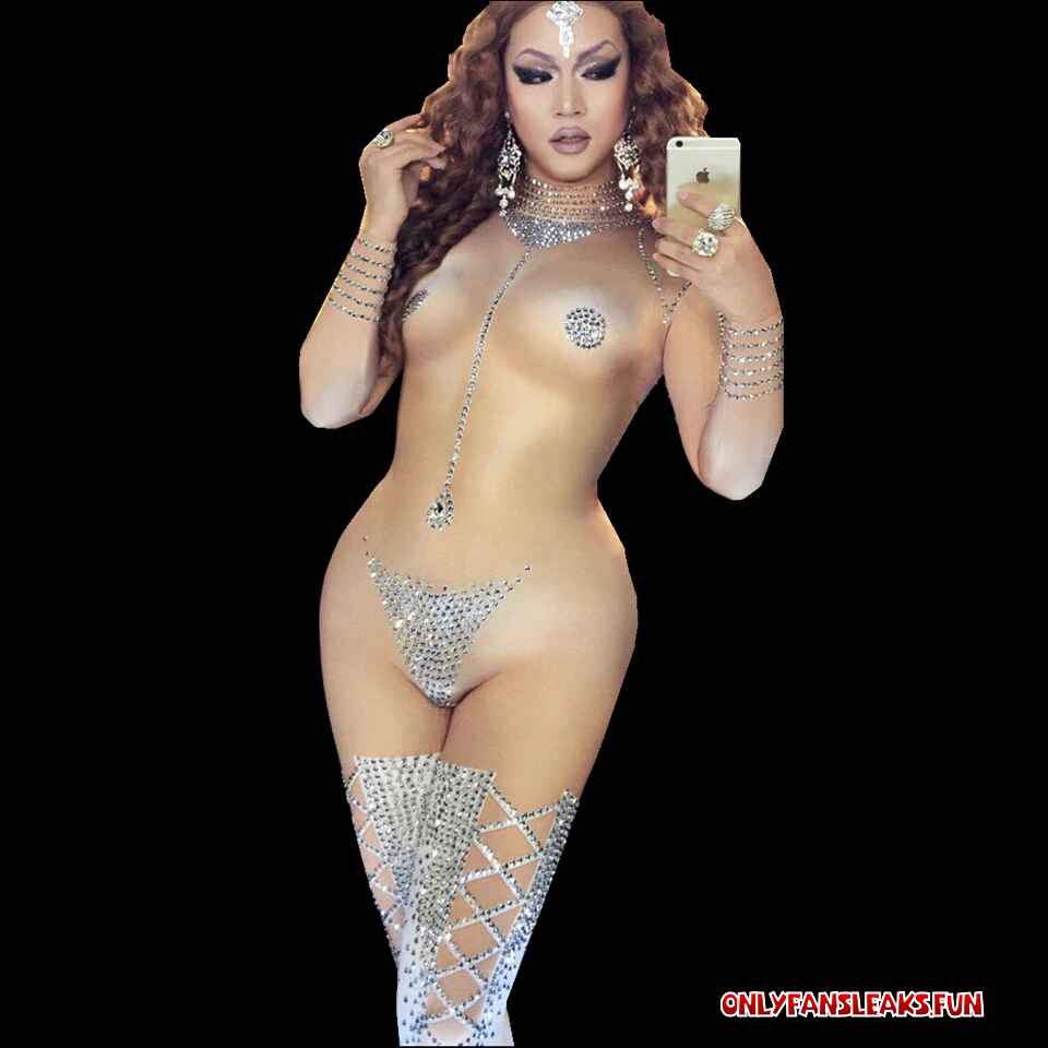 nude female singer