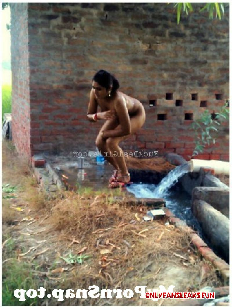 desi bhabhi nude hidden bathing porn video