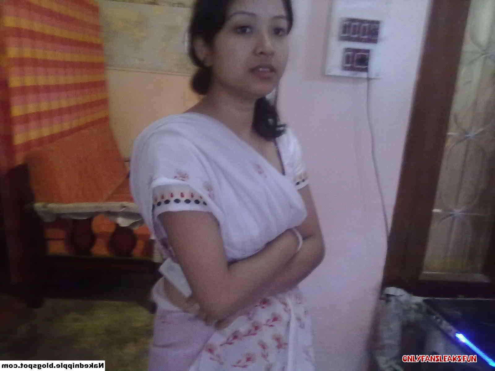 desi bhabhi nude hidden bathing porn video