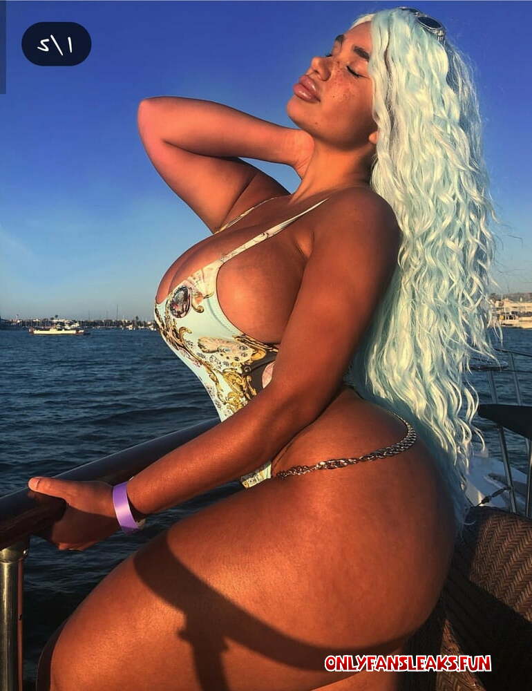 carmela habibi desnuda
