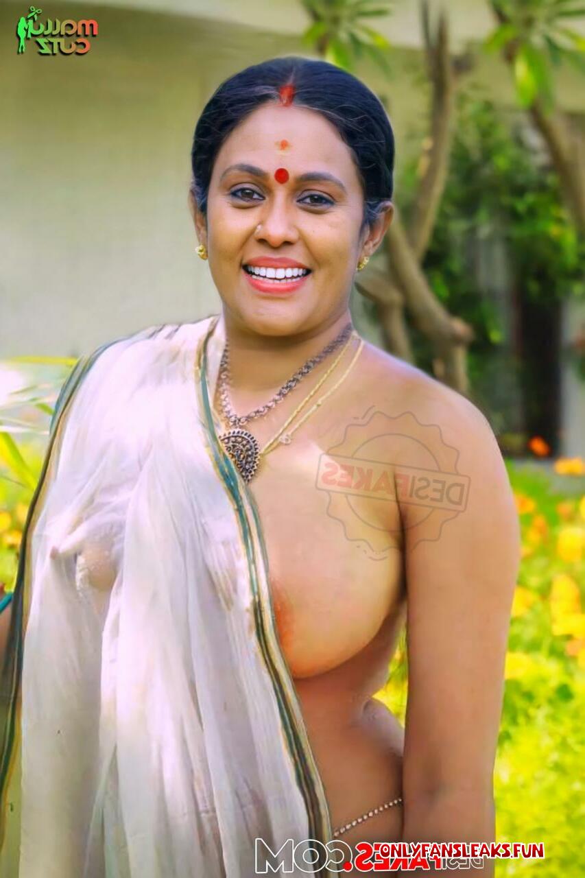 nude saree wet
