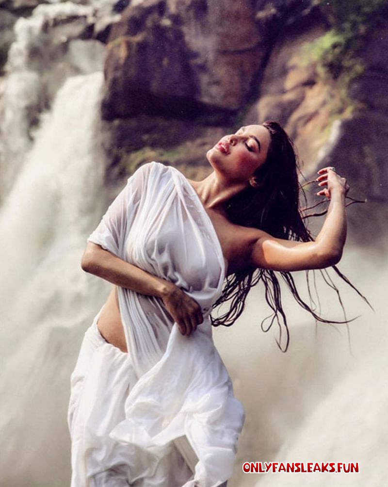 nude saree wet