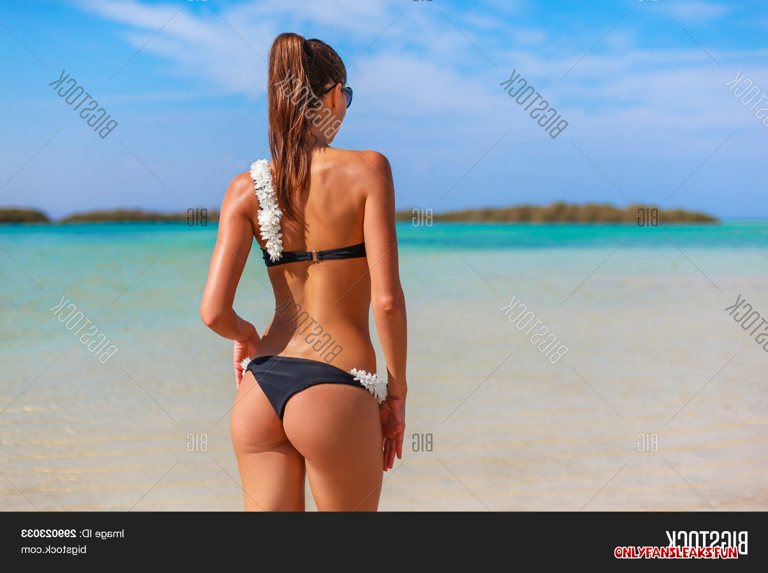 gallary ass chit women outdoor