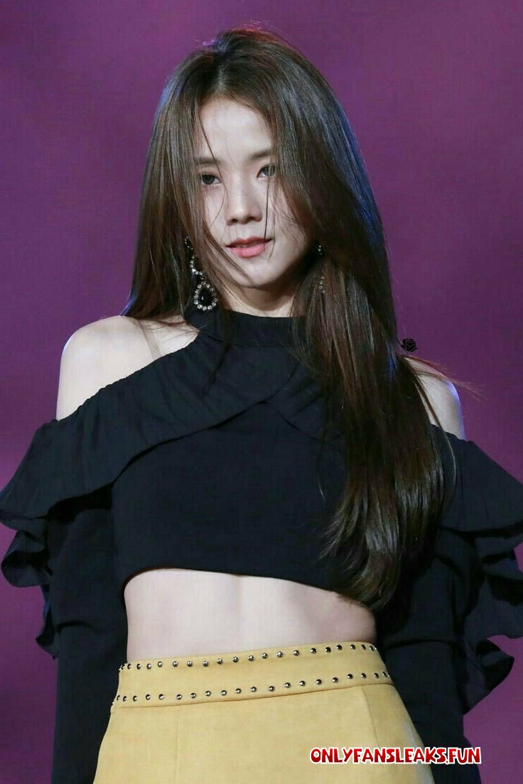 kim jisoo sexiest pics