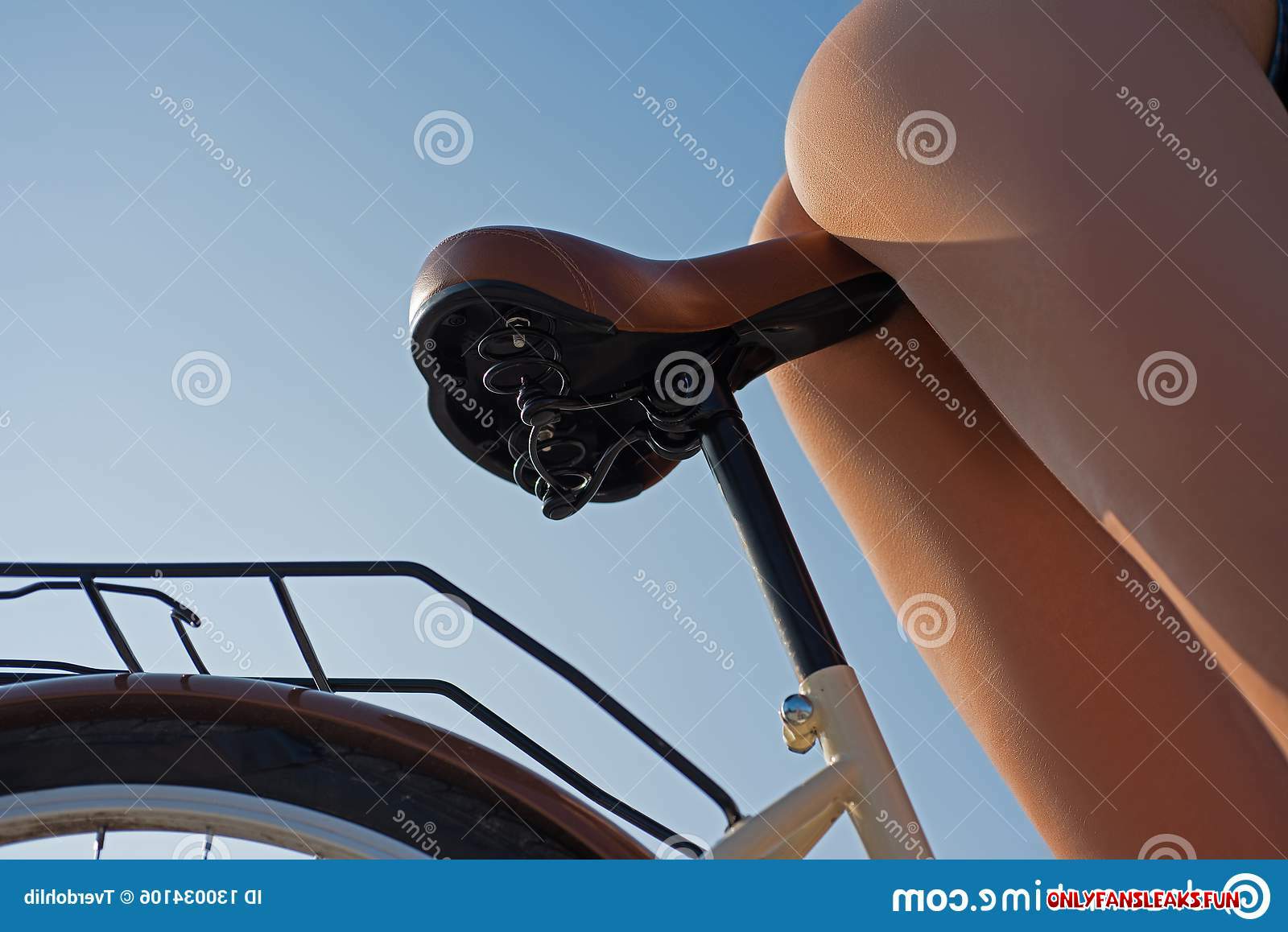 gallary ass chit women outdoor