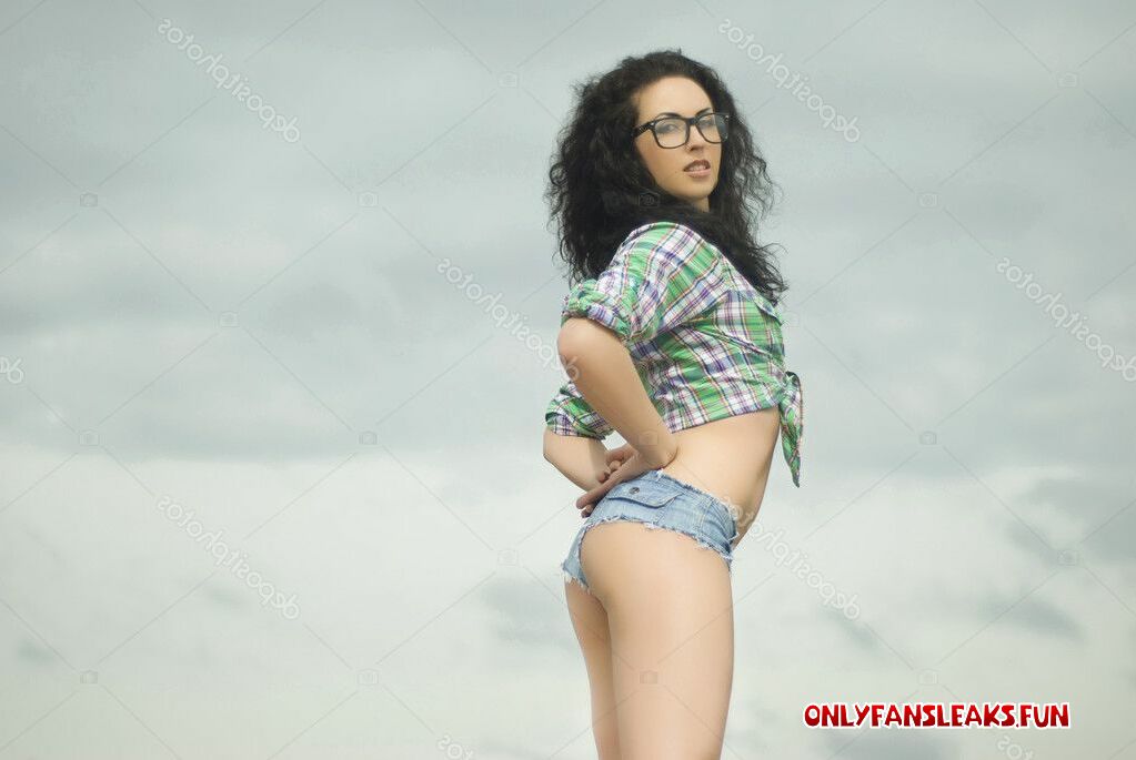 gallary ass chit women outdoor