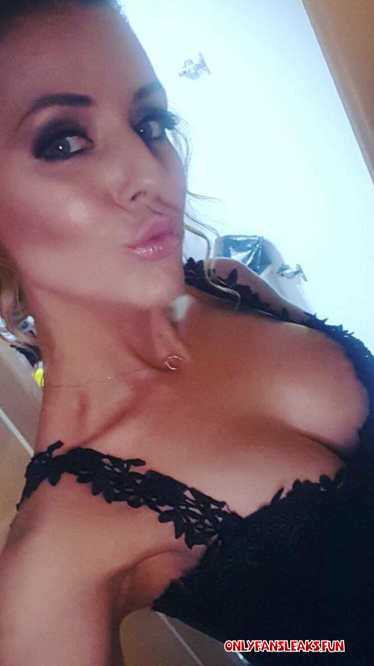 stephanie waring pussy