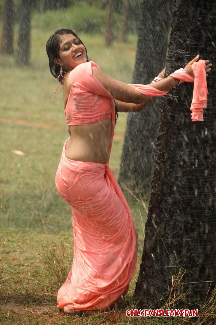 desi randi aunty hot back ass saree facebook
