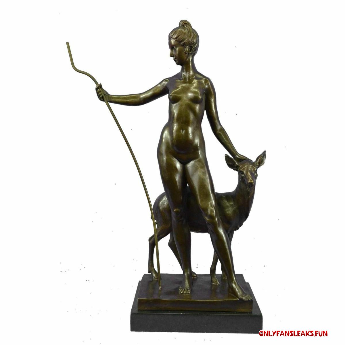 artemis nudes