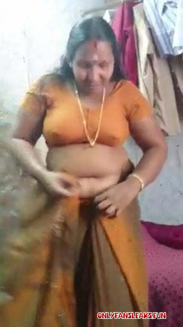 black saree thick aunty backside