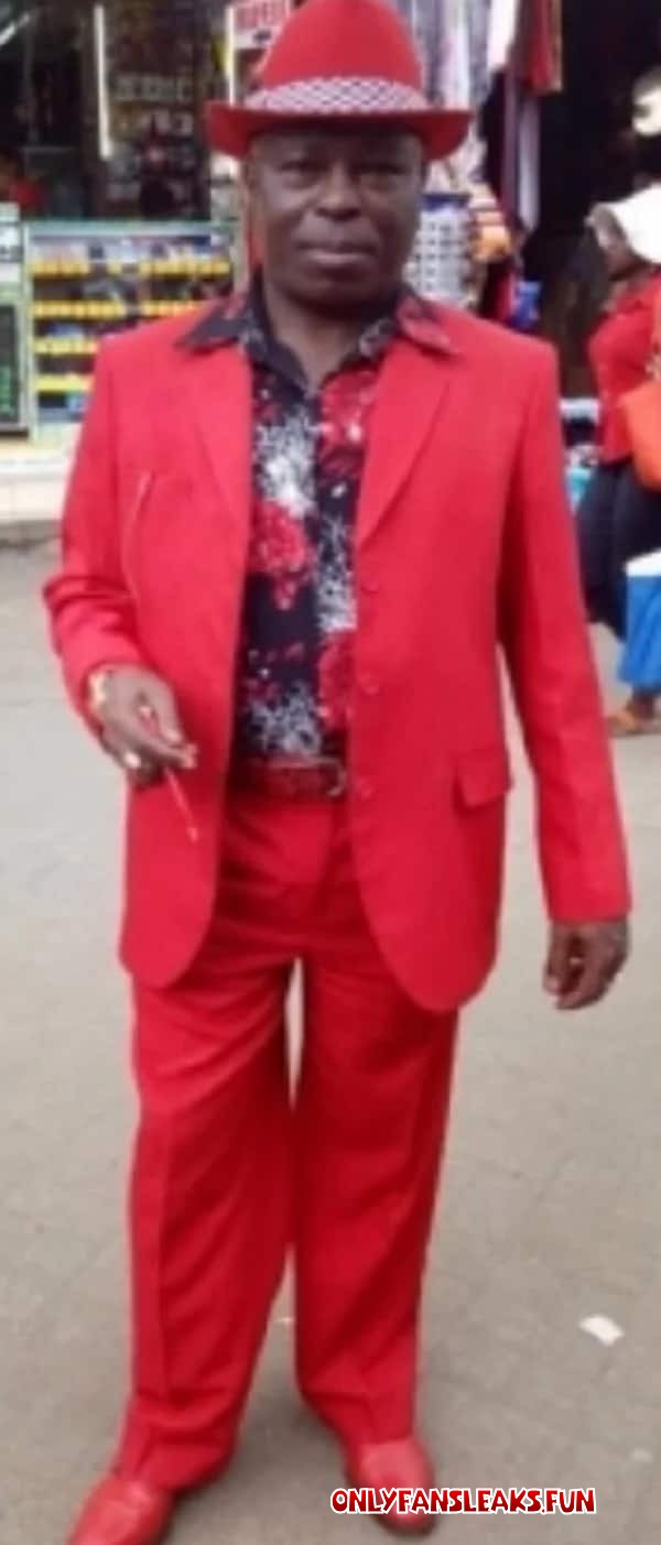 anne wainguru showing her panties