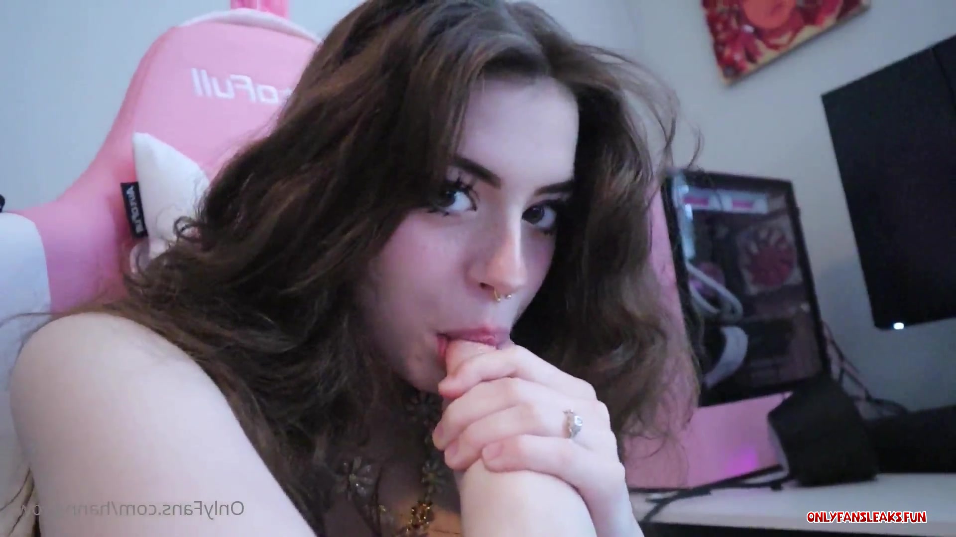 hannahowo lesbian
