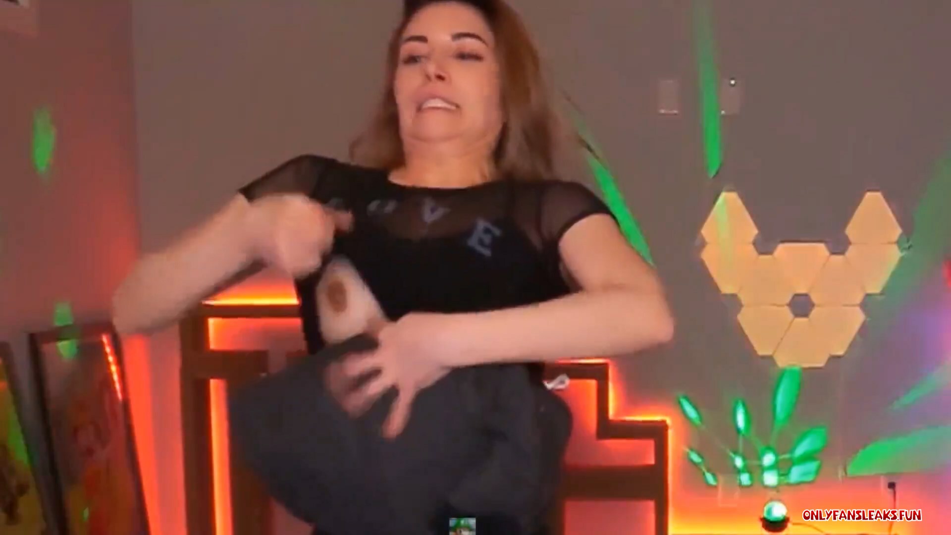 alinity naked