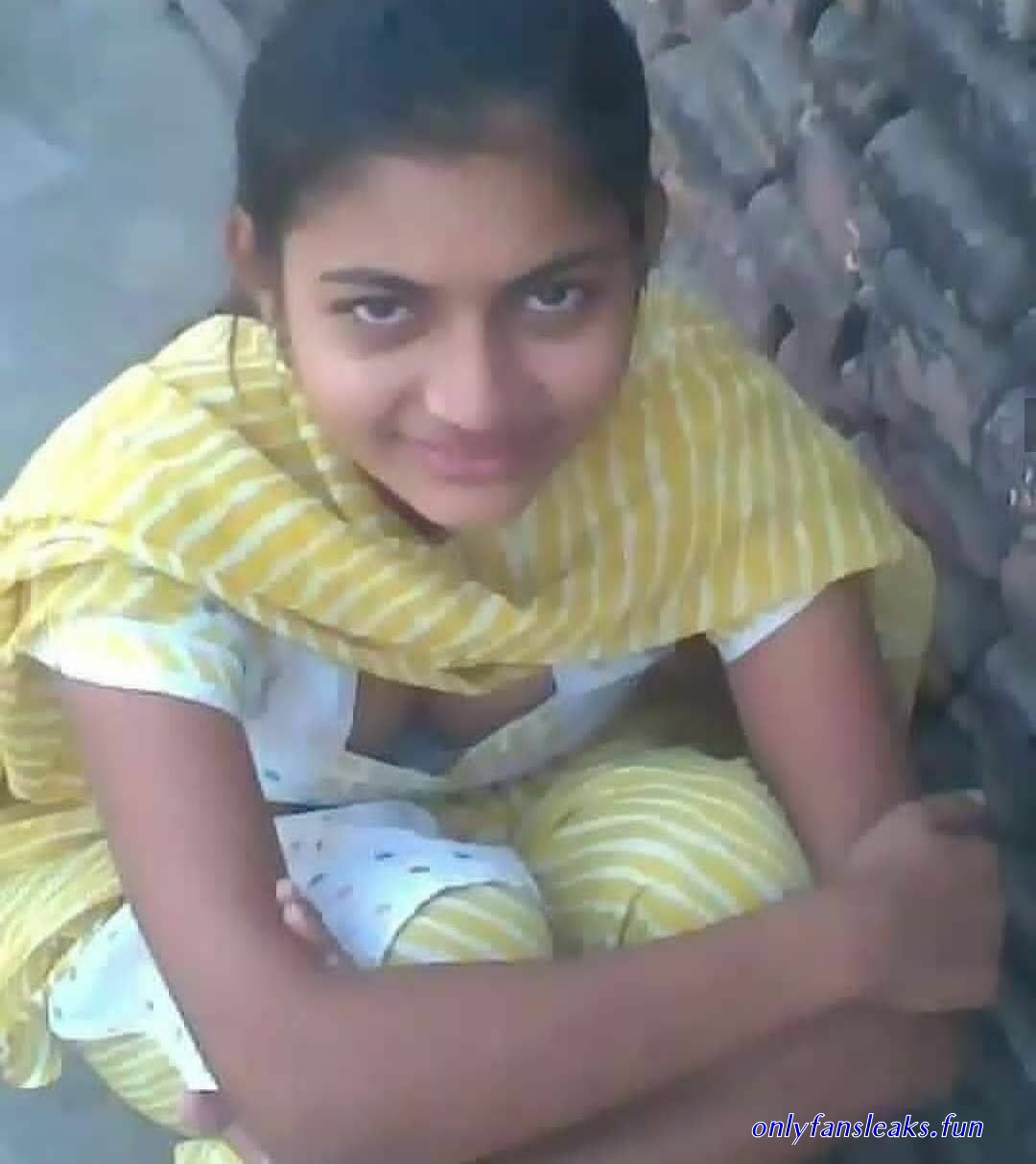 indian teens downblouse