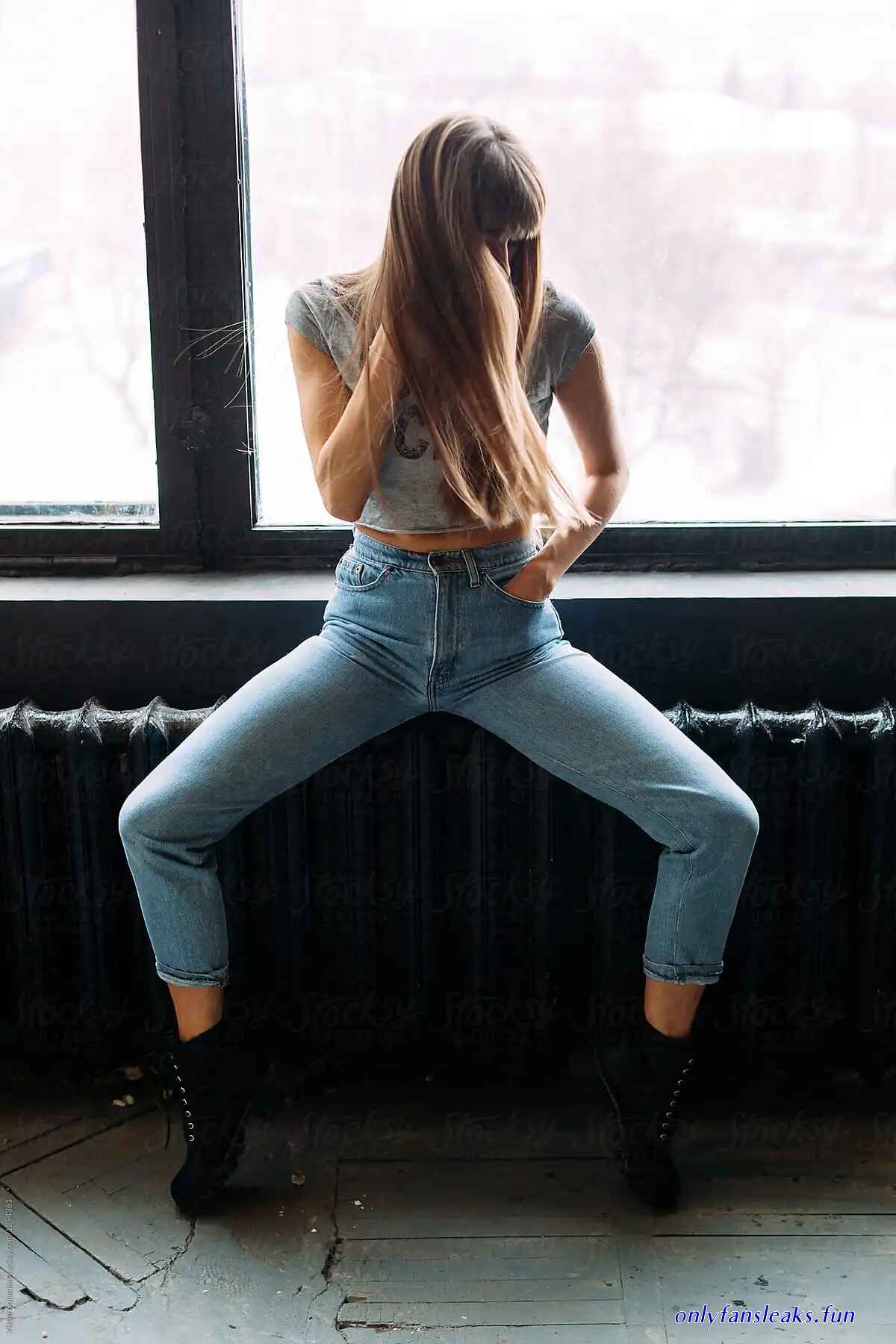 https://realestateswappers.com/galleries/girl-with-legs-spread-wearing-panties/