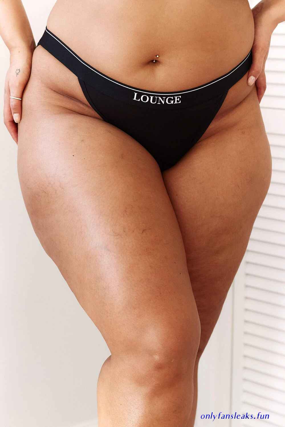 https://pheonix.money/thong-string-wife-girl-beach/
