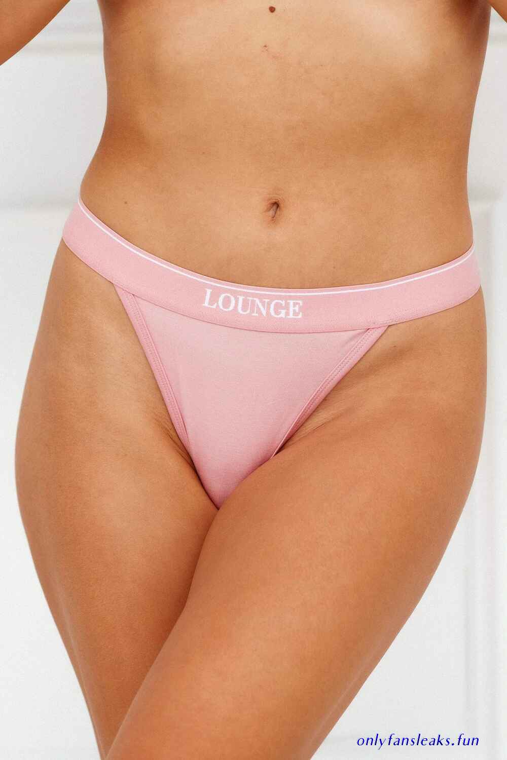 https://pheonix.money/thong-string-wife-girl-beach/