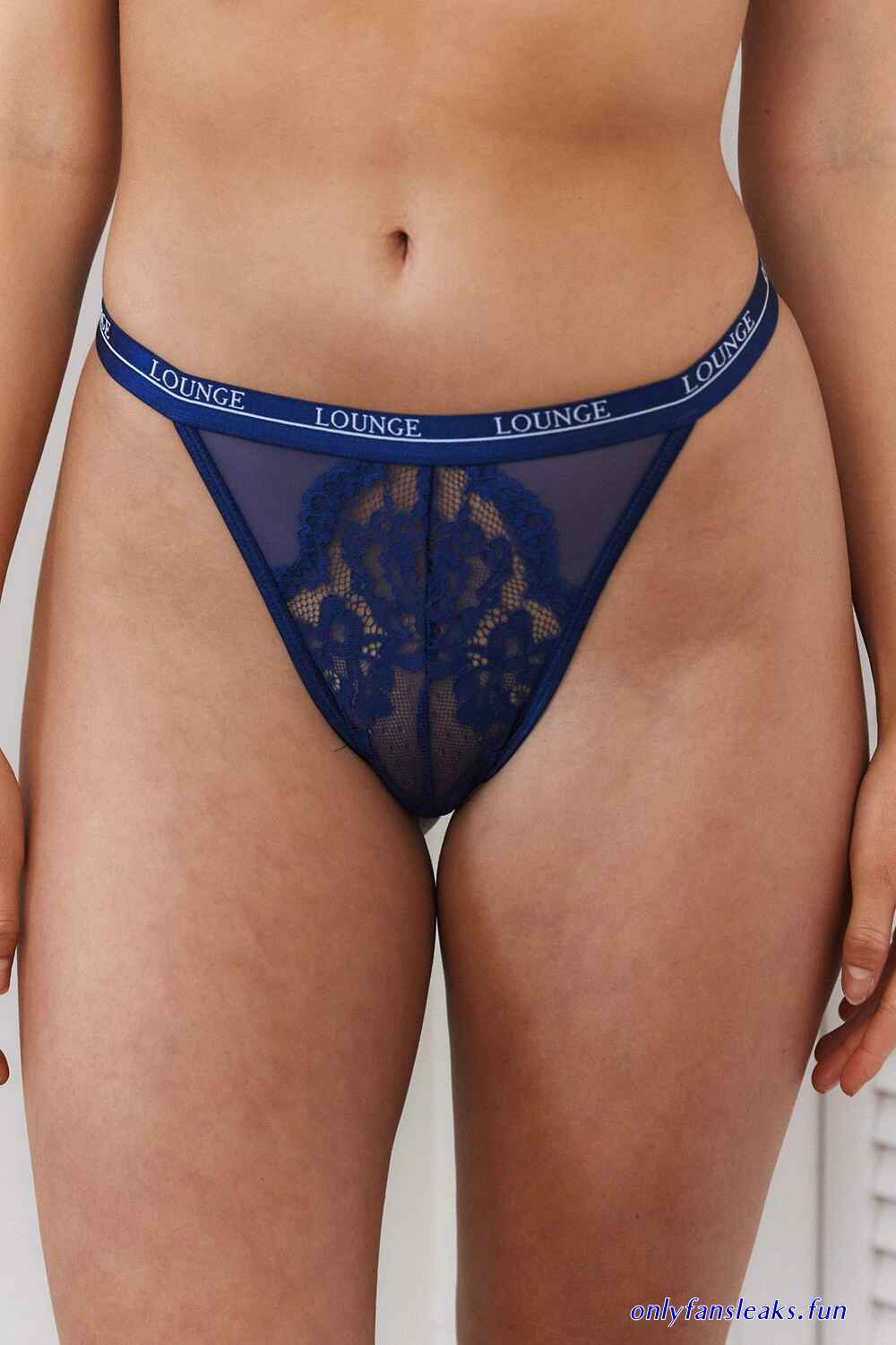 https://pheonix.money/thong-string-wife-girl-beach/