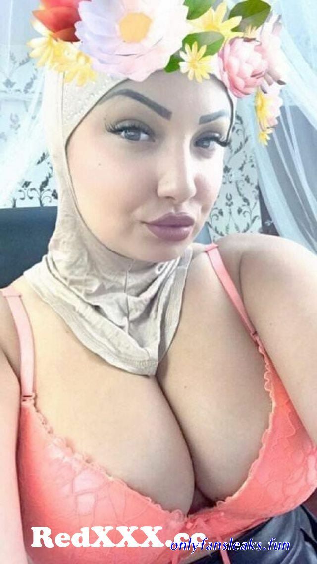 arab girls sexy tit