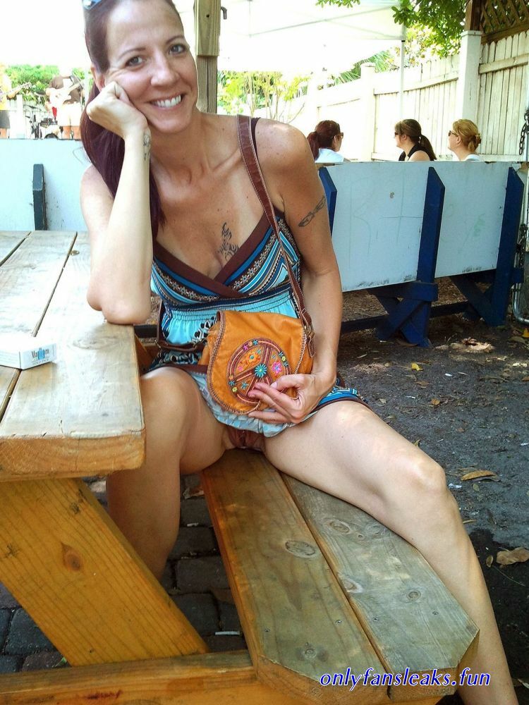 accidental pussy flashing pics