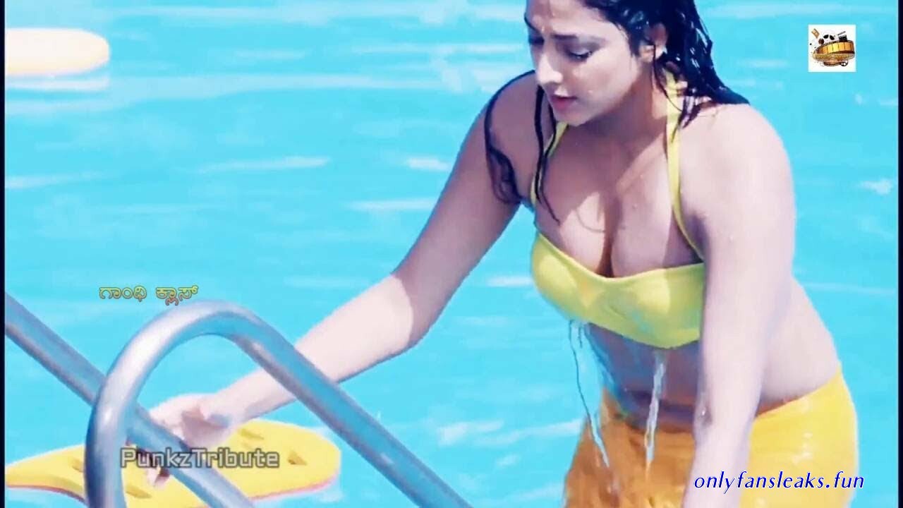 haripriya boobs navel images