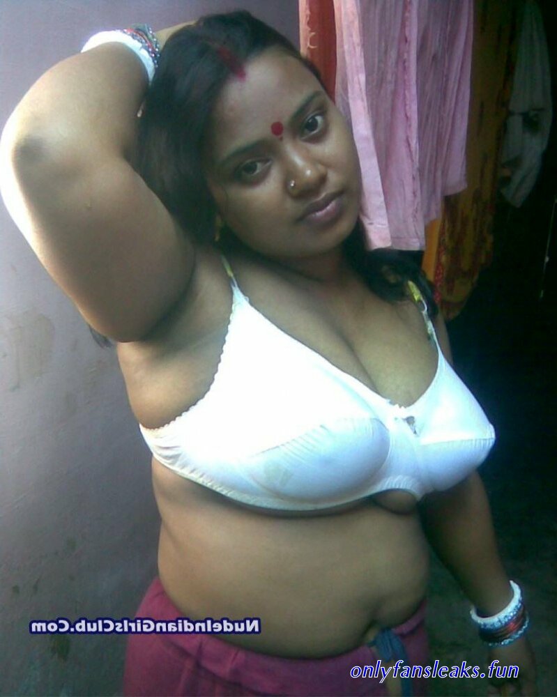 indian bangali bhabhis hot pics in blouse and bra