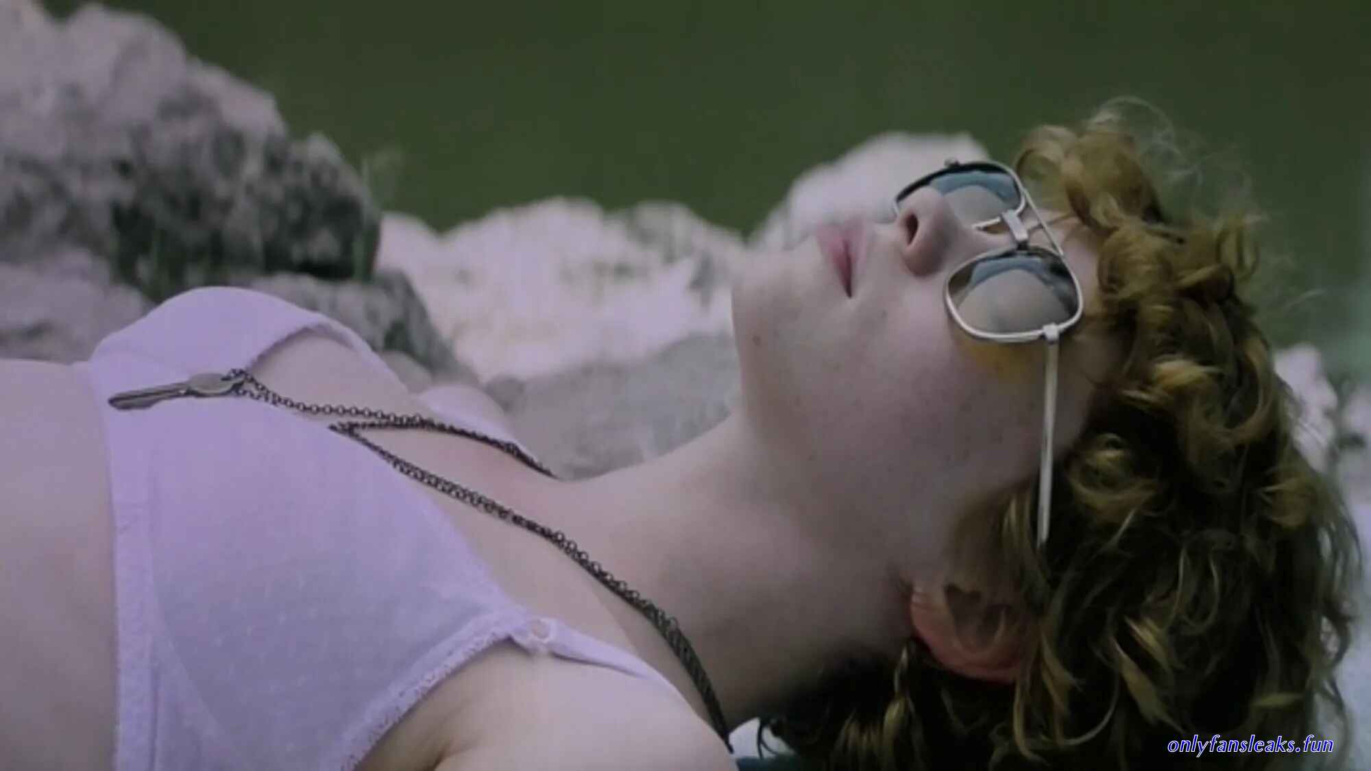 sophia lilis nude