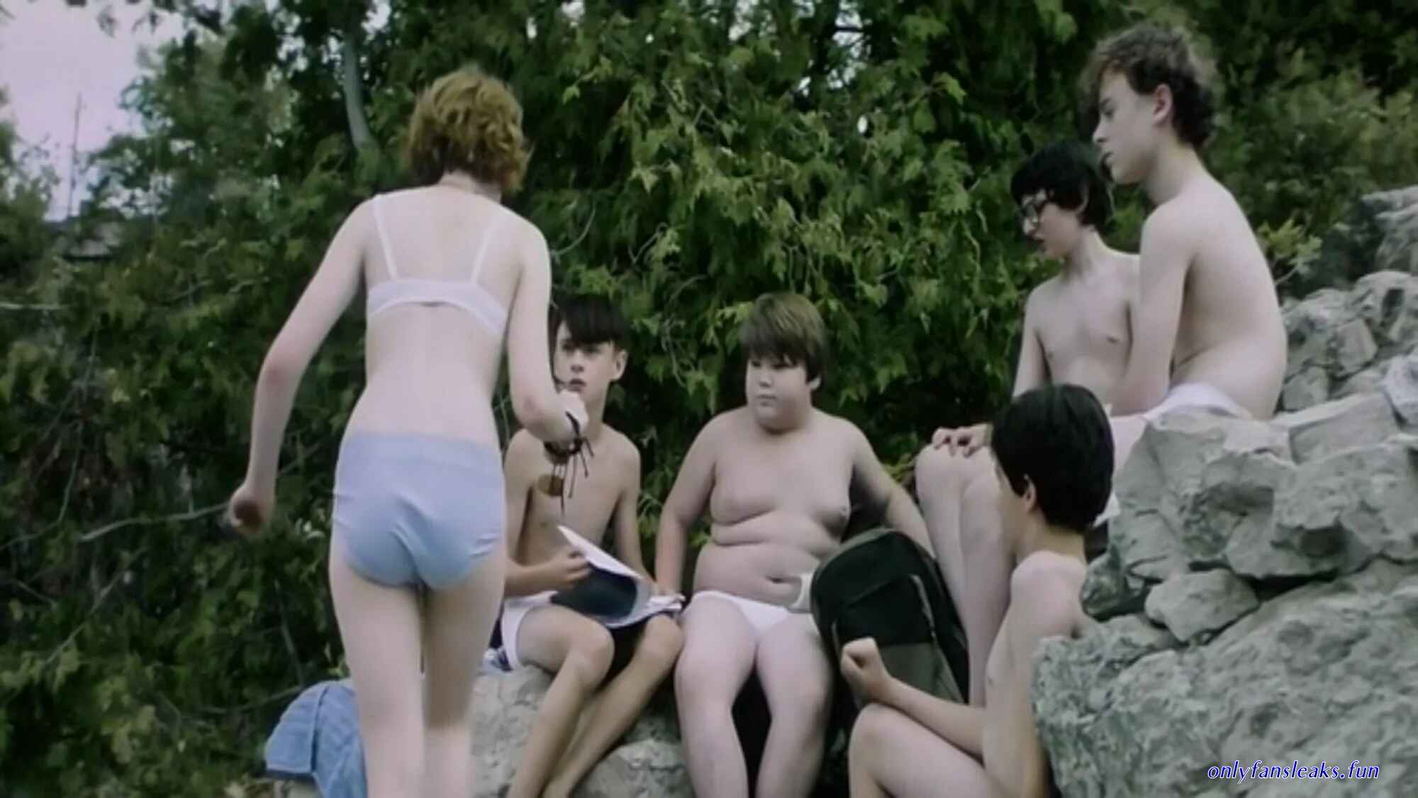 sophia lilis nude
