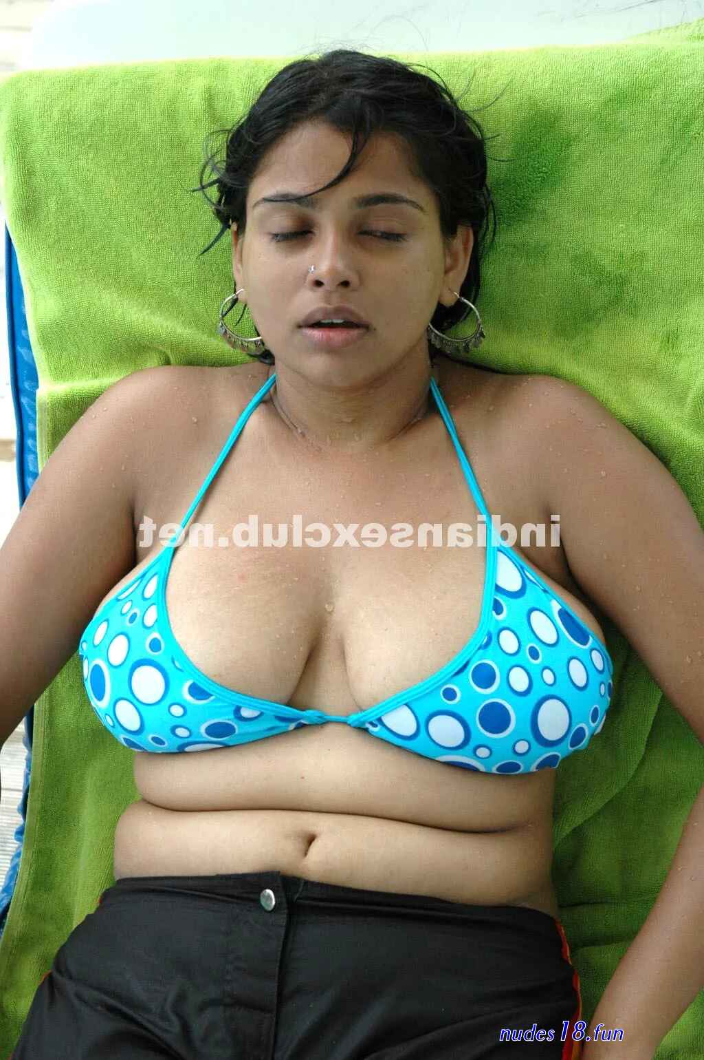 exbii aunty naked outdoor