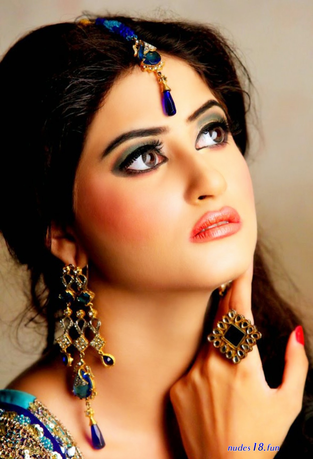 sajal ali boobs hd photo