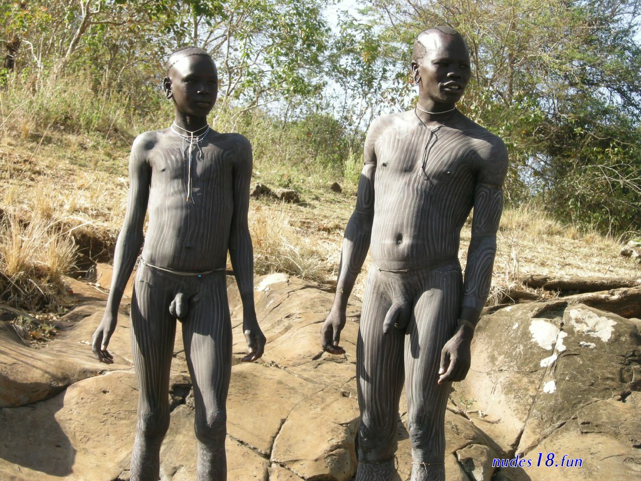 nude maasai girl