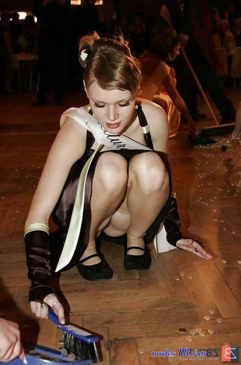 https://realestateswappers.com/galleries/girls-squatting-with-pussy/